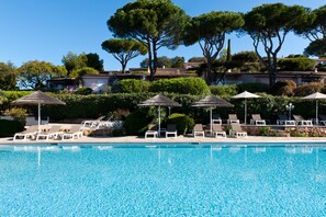 Outdoor pool, a heated pool - Studio sea view- with terrace- Pool access-Hotel Alivi- Marina di santa giulia (Porto-Vecchio)