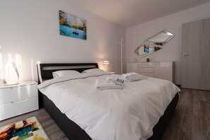 1 bedroom, WiFi - KarpatenHaus | Transylvanian Apt. w/ lrg. terrace (Brasov)