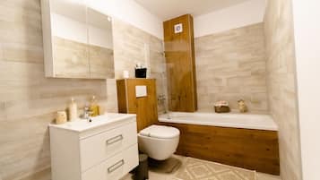 Combined shower/bathtub