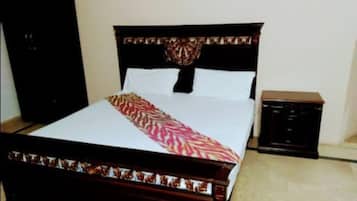 Quarto casal standard | Wi-Fi de cortesia, roupa de cama