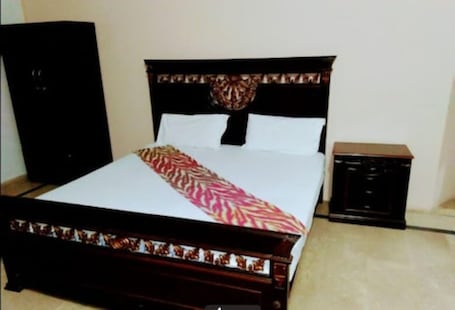 Standard Double Room | Free WiFi, bed sheets