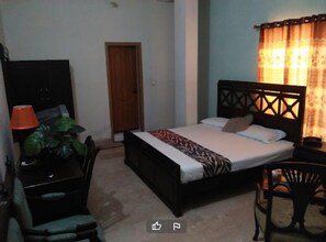 Kamar Double Standar | Wi-Fi gratis dan seprai linen