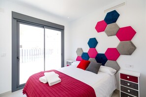 4 bedrooms, iron/ironing board, free WiFi, bed sheets