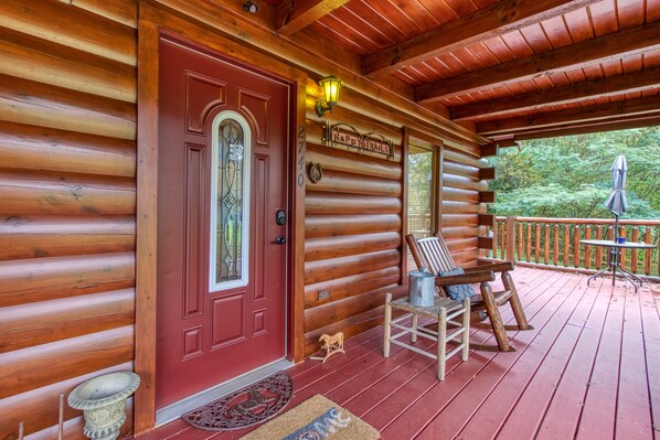 Terrace/patio - Southern Serenity, Hot tub, Pool Table, Wifi, $560 FREE tickets each paid day! (Sevierville)