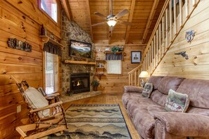 Smart TV, chimenea, videojuegos