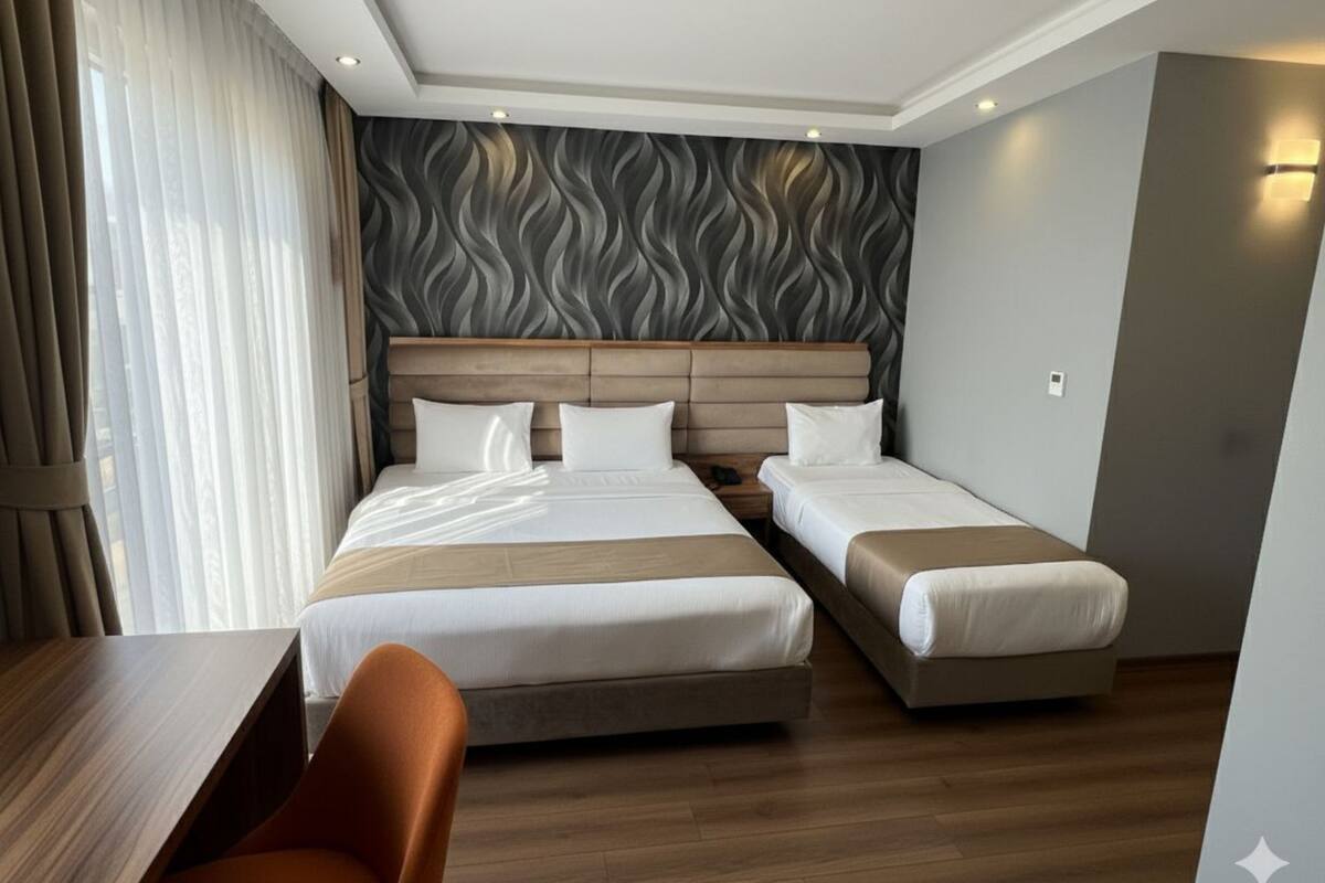 Phòng 3 Tiêu chuẩn | Bộ đồ giường cao cấp, minibar, két bảo mật tại phòng, bàn 