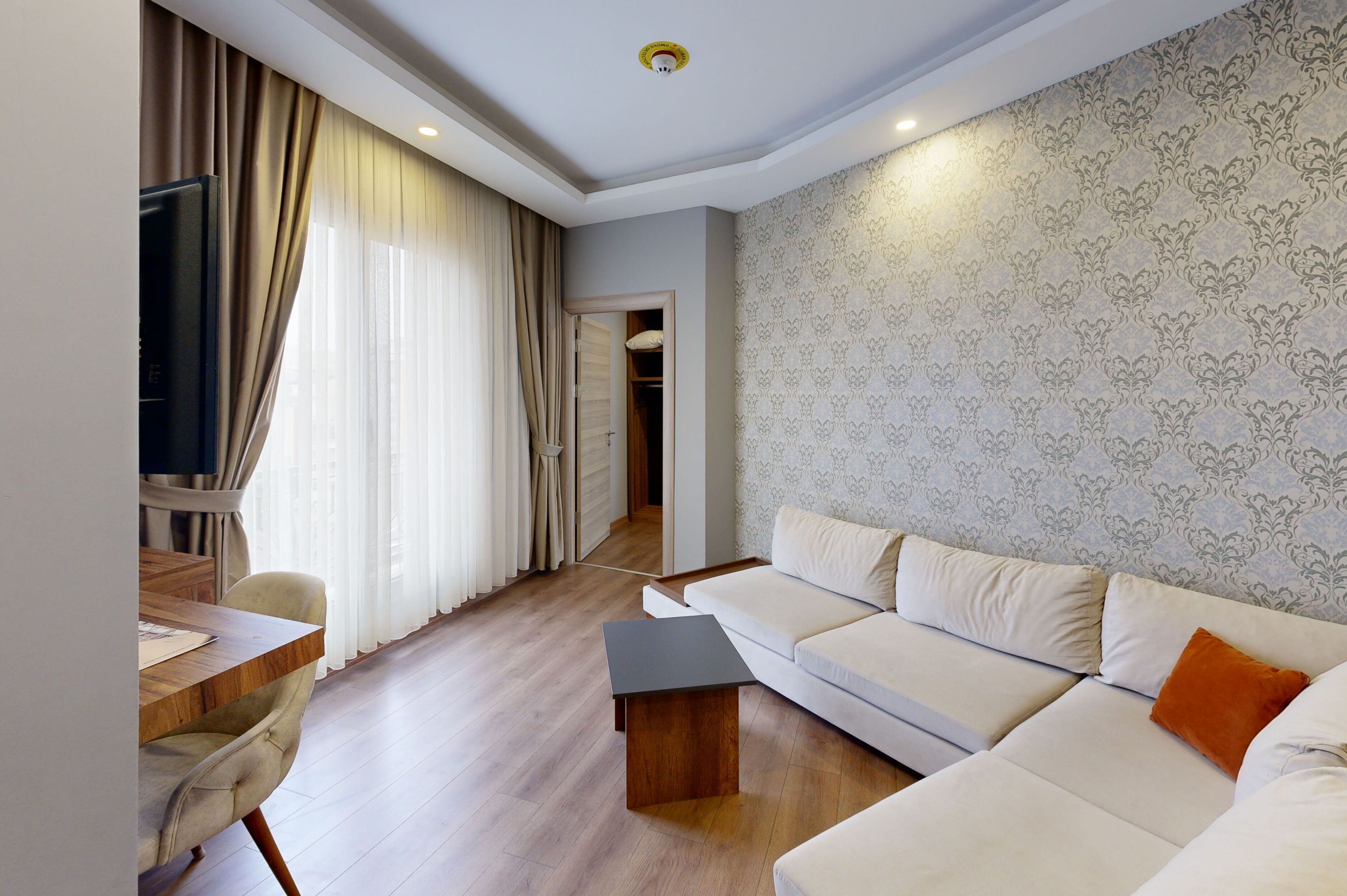 Junior Suite | Premium bedding, minibar, in-room safe, desk