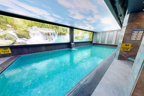 Piscine intérieure