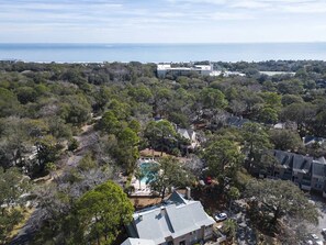 Exterior - Updated Luxury 3 BR 3.5 BA Vacation Condo Bikes & Beach Gear included (Hilton Head Island)