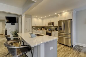 Kühlschrank, Mikrowelle, Geschirrspüler