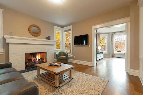 Beautifully updated 1920's Home near Downtown