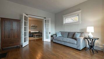 Televisie en een open haard