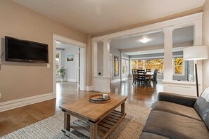 Télévision, cheminée