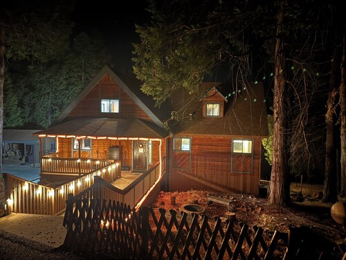 Beautiful Rustic Cabin on 5 Acres With Heavenly Views