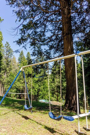 Children's area - Beautiful Rustic Cabin on 5 Acres With Heavenly Views (Pioneer)