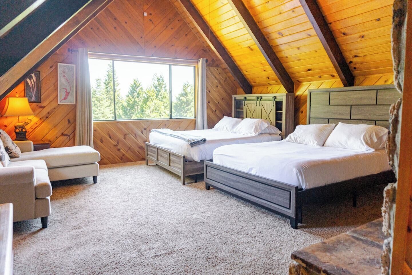 4 bedrooms, desk, iron/ironing board, free WiFi