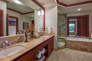Shower, hair dryer - Kolea 1D at Kolea at Waikoloa (Waikoloa)