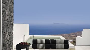 King Suite with Sea View and Heated Plunge Pool | إطلالة الغرفة