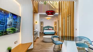 Honeymoon Suite with Sea View and Heated Pool | Egyptian cotton sheets, premium bedding, down comforters, pillowtop beds