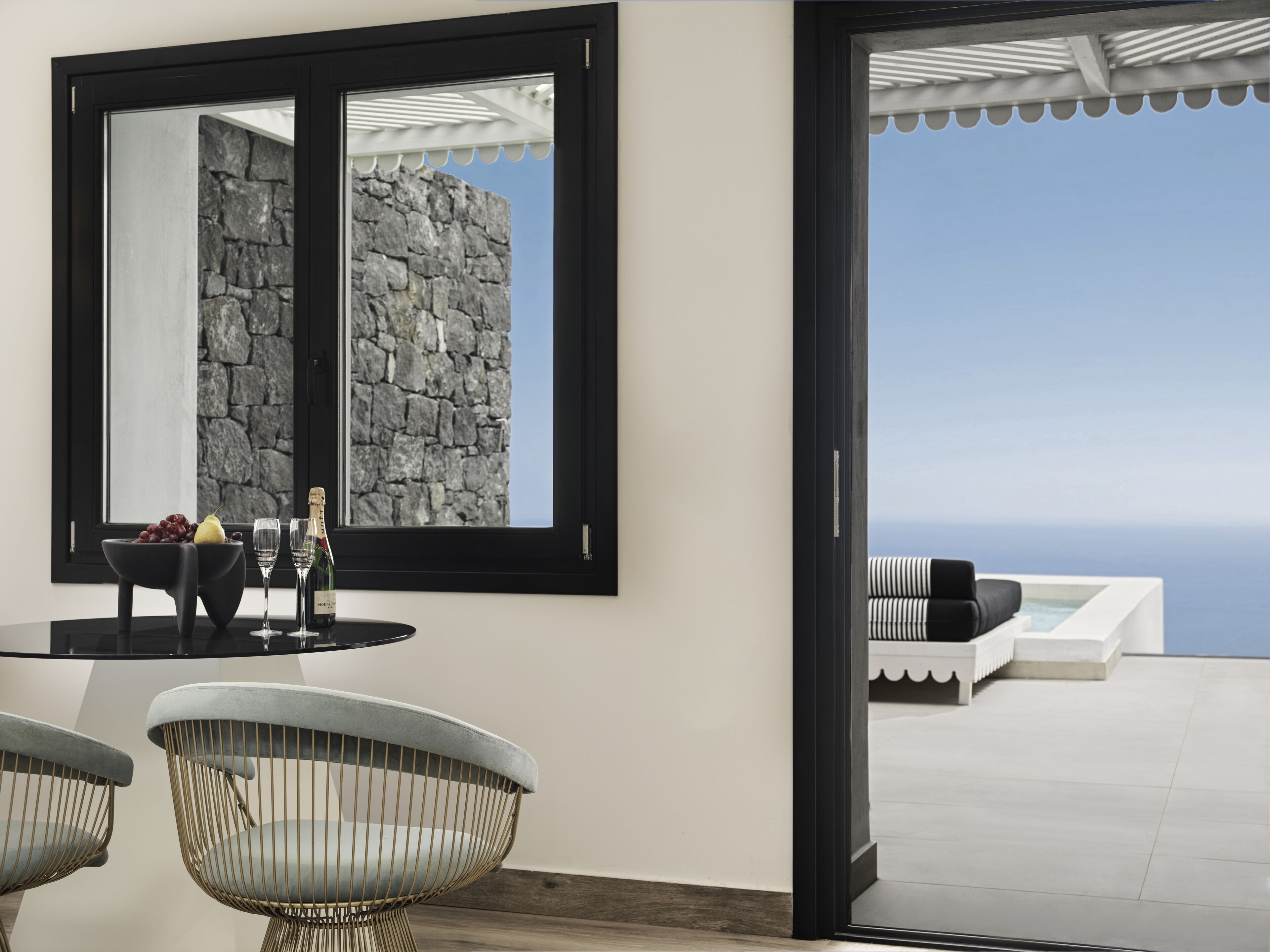 King Suite with Sea View and Heated Plunge Pool | Bettw äsche aus ägyptischer Baumwolle, hochwertige Bettwaren