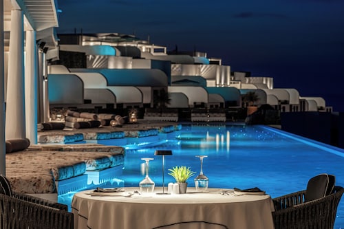 Cresanto Luxury Suites 