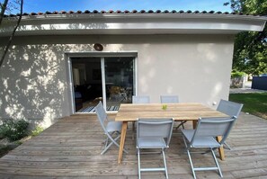 تناول الطعام بالخارج