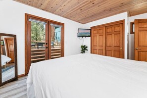 2 室のベッドルーム、デスク、WiFi、ベッドシーツ