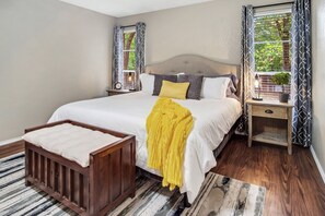 3 عدّة غرف نوم ومساحة عمل للكمبيوتر المحمول ومكواة/لوح كي