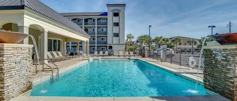 Outdoor pool, a heated pool
