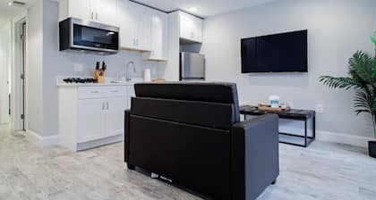Central DC Flat | Sleeps 3 | Convention Center
