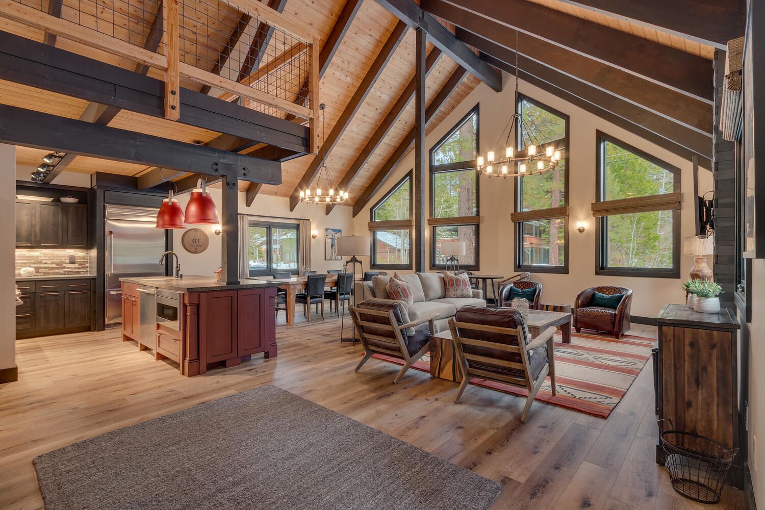 TV, caminetto, impianto stereo