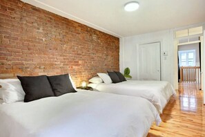 3 bedrooms, desk, iron/ironing board, free WiFi - Golden Cross // Typical old Quebec appartement (Québec)