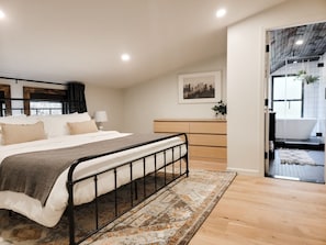 8 habitaciones, tabla de planchar con plancha, wifi y ropa de cama