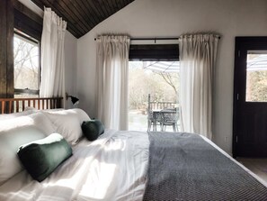 6 bedrooms, desk, iron/ironing board, WiFi