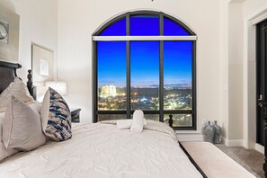 3 bedrooms, desk, iron/ironing board, travel cot - Waterviews Views, Top Floor Cape  - Heated Pool, Golf, Gym & Great Amenities! (Cape Coral)