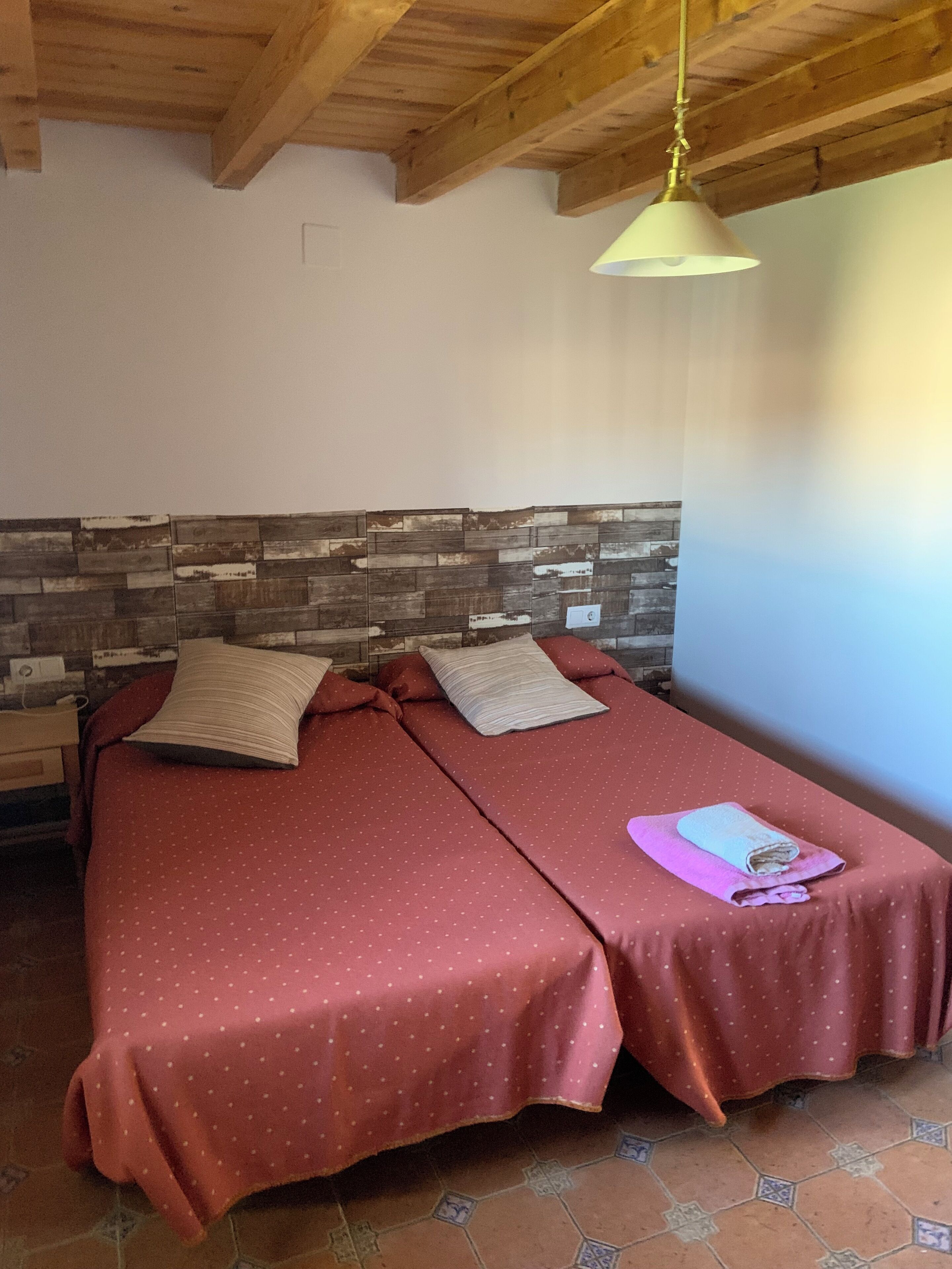 5 bedrooms, WiFi, bed sheets