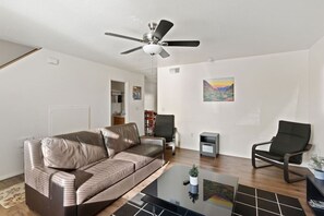 TV - The Railway Bearizona Grand Canyon Family Condo (Williams)