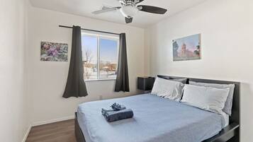 3 bedrooms, desk, iron/ironing board, WiFi