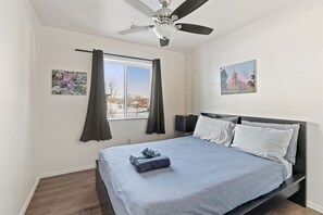 3 bedrooms, desk, iron/ironing board, WiFi