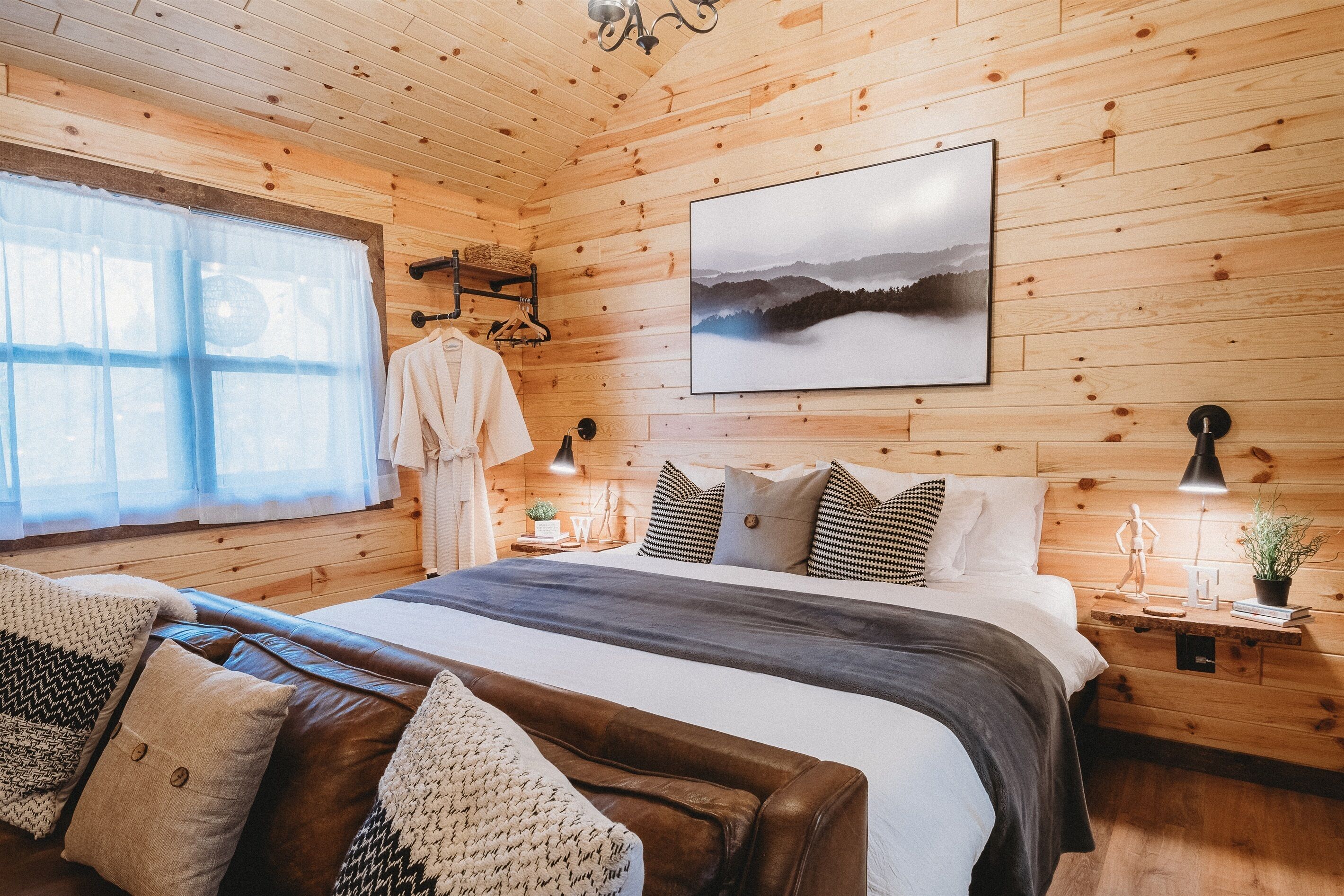 Iron/ironing board, WiFi (free), bed sheets