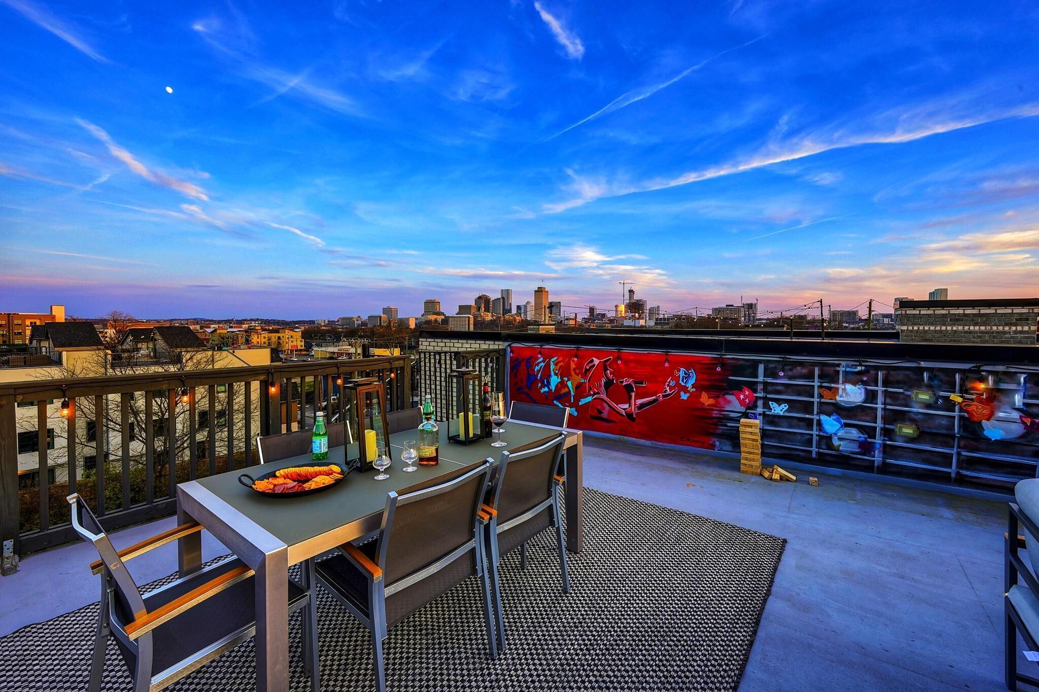 Walk2Germantown Rooftop Firepit Downtown Skyline King Suite 2-Car Garage