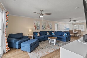 Smart-TV, DVD-Player, Tischtennisplatte