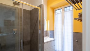 Dusche, Haartrockner, Bidet