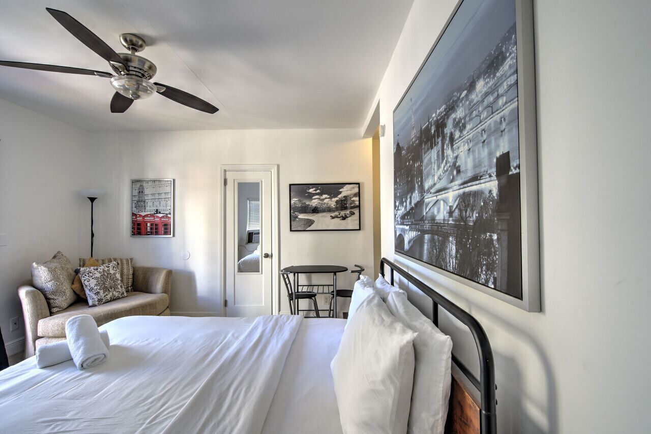 1 slaapkamer, een bureau, een strijkplank/strijkijzer, gratis wifi