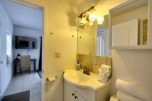 Interior - 313 Room with a view 1 block from the beach (Fort Lauderdale)