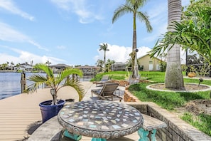 屋外ダイニングエリア