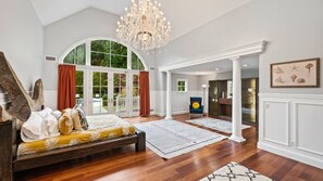 8 bedrooms, iron/ironing board, Internet, bed sheets