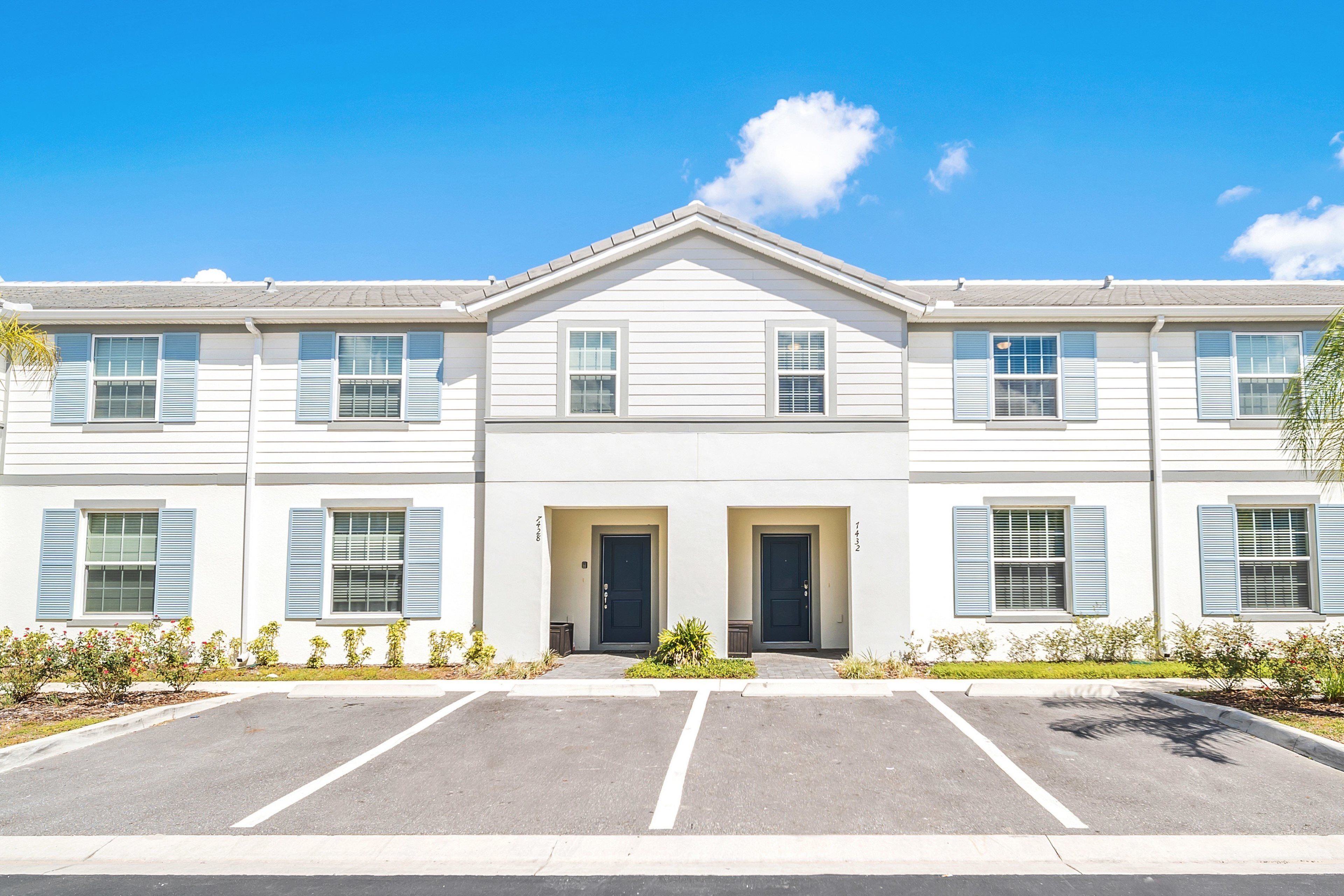 Amazingly  Decorated 5 Bedroom 5  Bathroom town home on Solterra