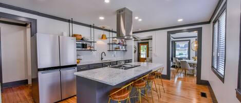 Refrigerador, microondas, horno, placa de cocina