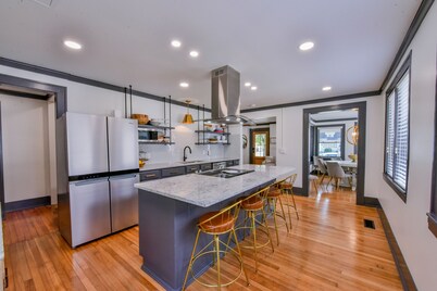 Pecan - walk to the Stadium!  Firepits, grills and more!